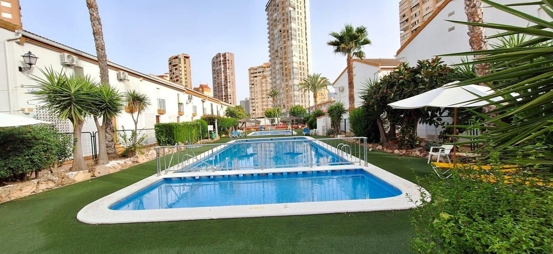 Piscina de Casa o xalet en venda en Benidorm amb Aire condicionat, Jardí privat i Terrassa