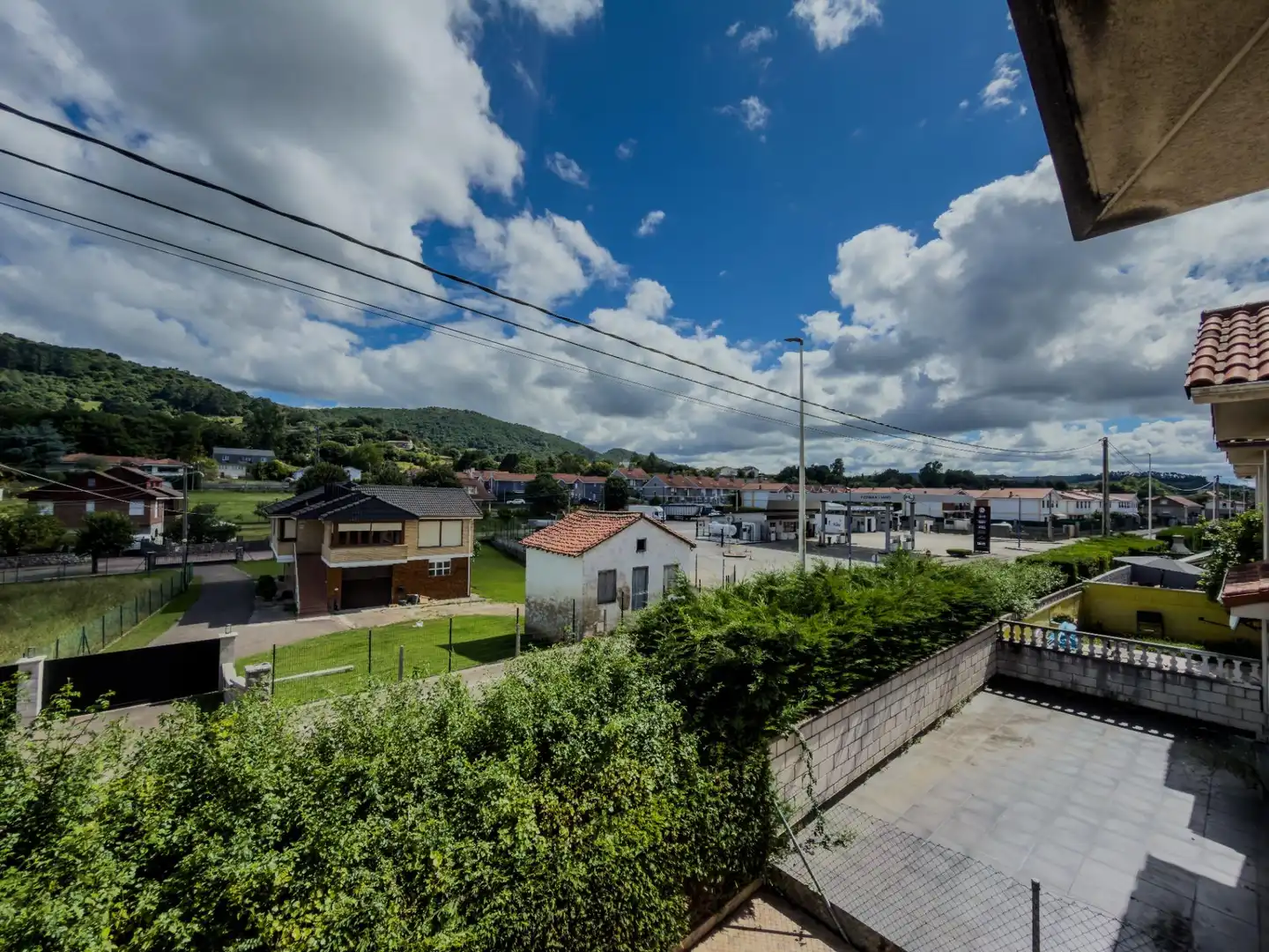 Vista exterior de Casa adosada en venda en Villaescusa (Cantabria) amb Calefacció i Parquet
