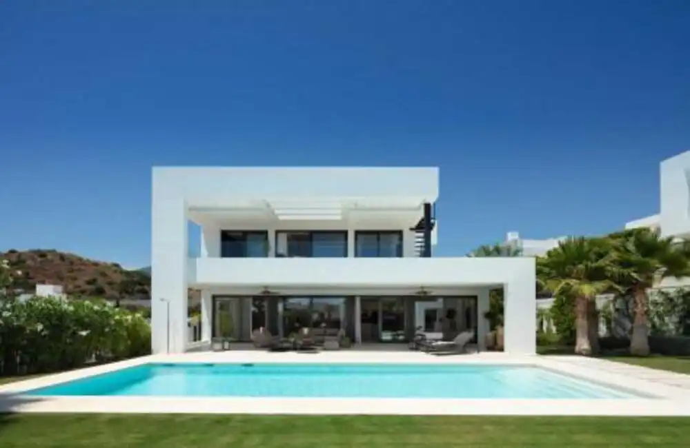 Casa con terraza en venta en Nueva Andalucía