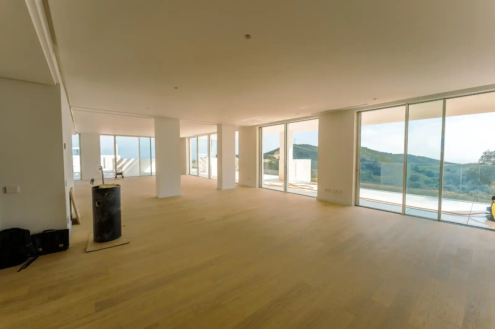 Wohnzimmer von Dachboden zum Verkauf in Ojén mit Klimaanlage, Terrasse und Abstellraum