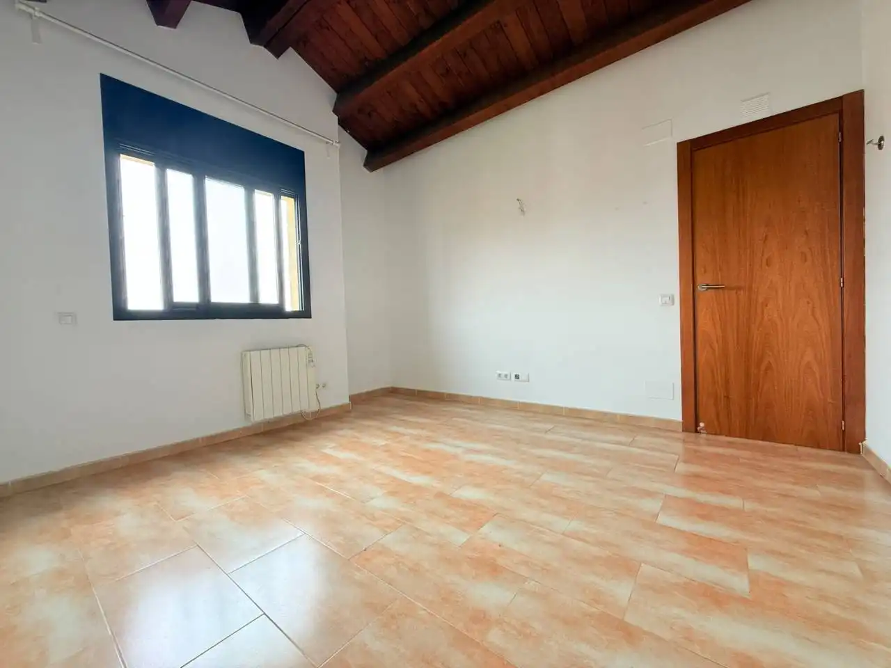 Dormitori de Pis en venda en Riells i Viabrea amb Calefacció, Terrassa i Balcó