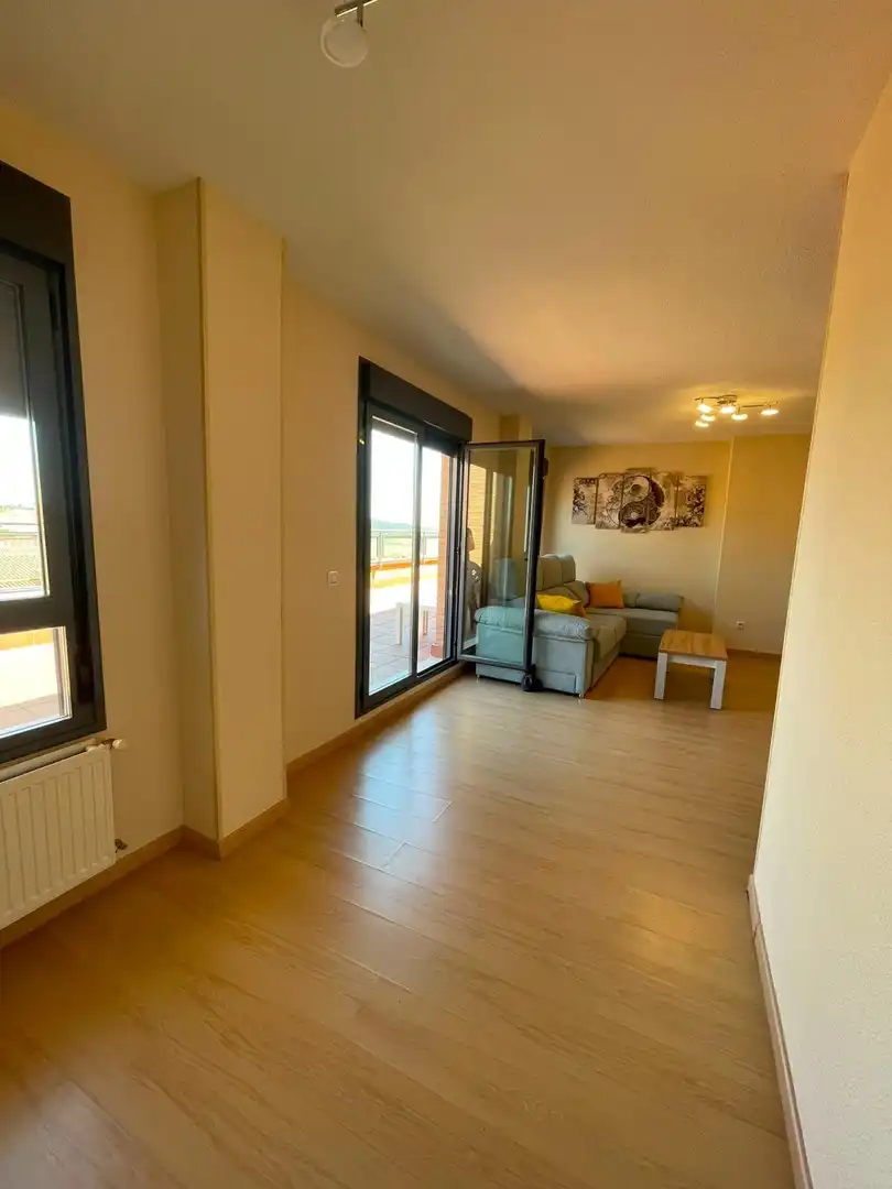 Wohnzimmer von Dachboden zur Miete in El Molar (Madrid) mit Heizung, Terrasse und Balkon