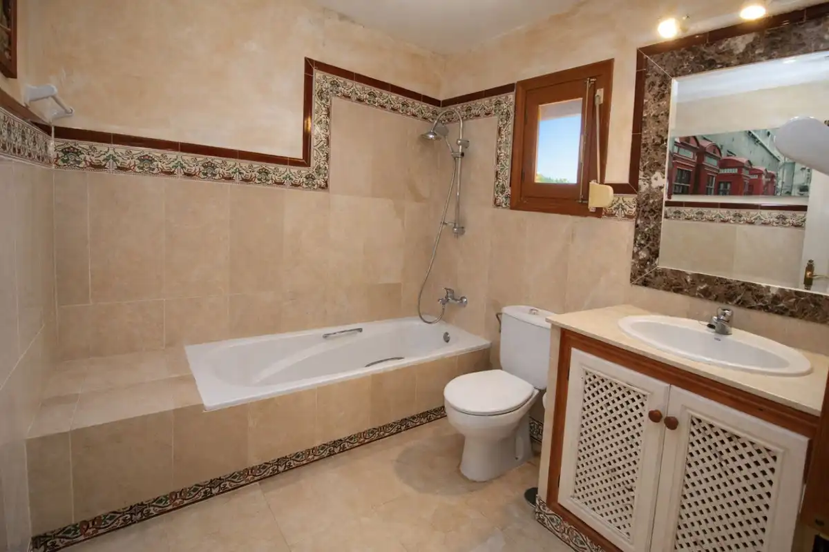 Baño de Casa adosada en venta en Mijas con Calefacción, Terraza y Piscina