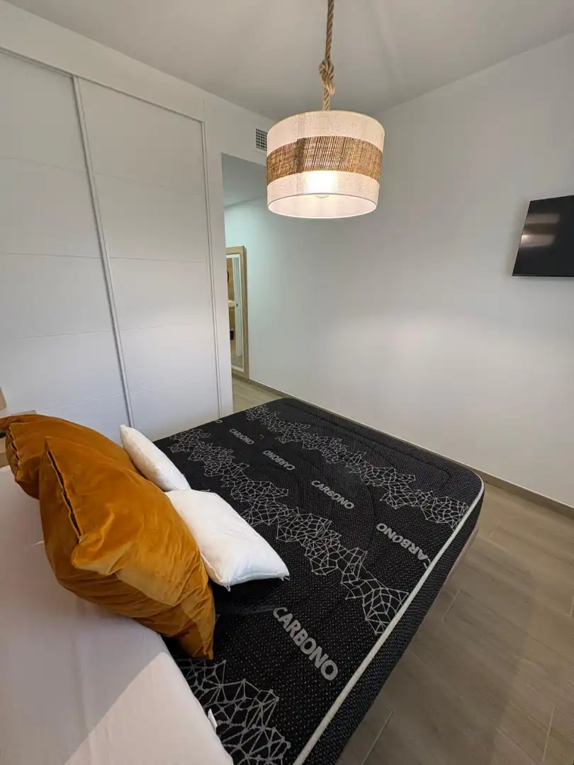 Schlafzimmer von Wohnung zum Verkauf in Chipiona mit Klimaanlage, Heizung und Privatgarten