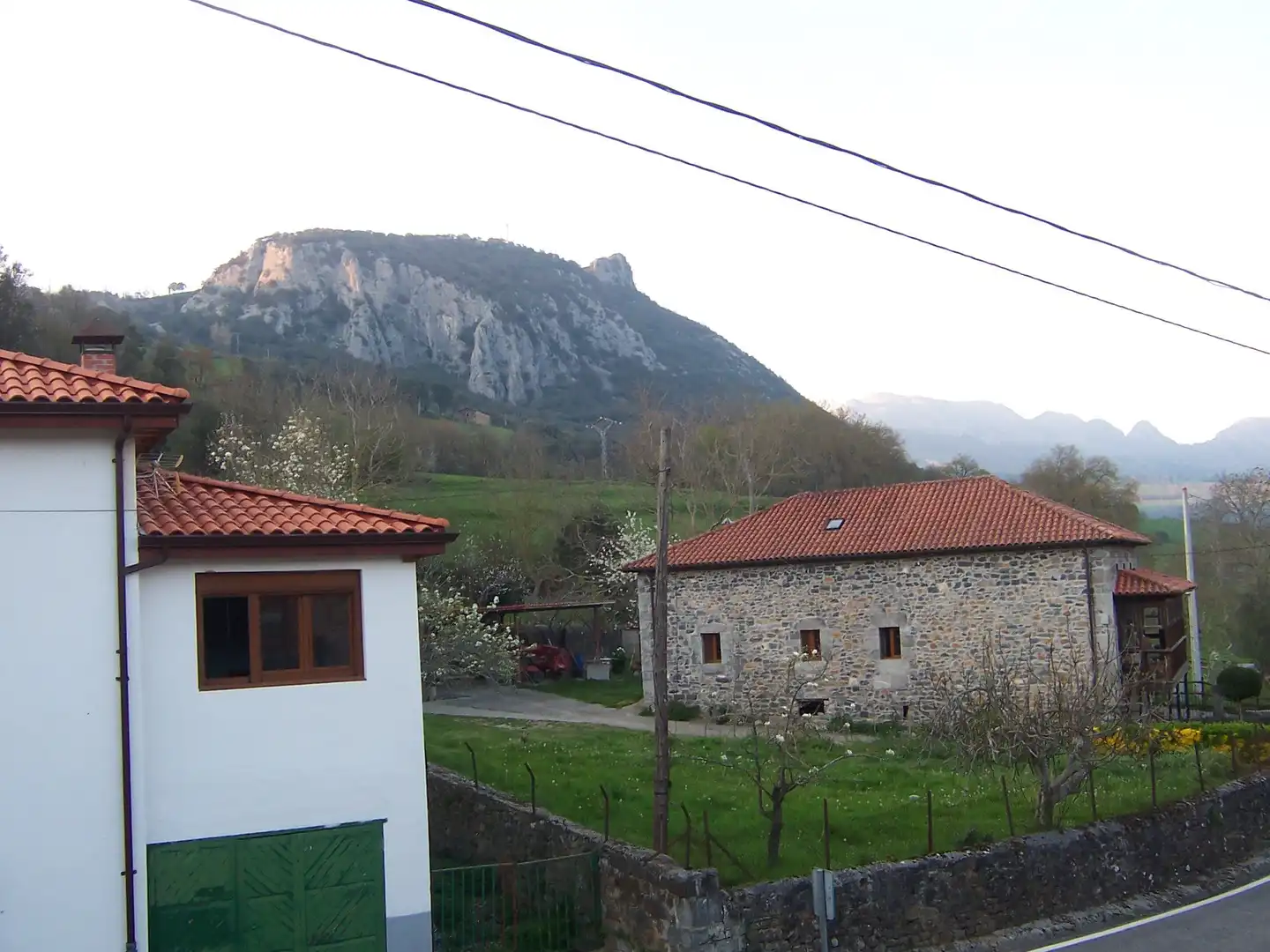 Vista exterior de Casa o chalet en venta en Soba con Jardín privado, Terraza y Amueblado