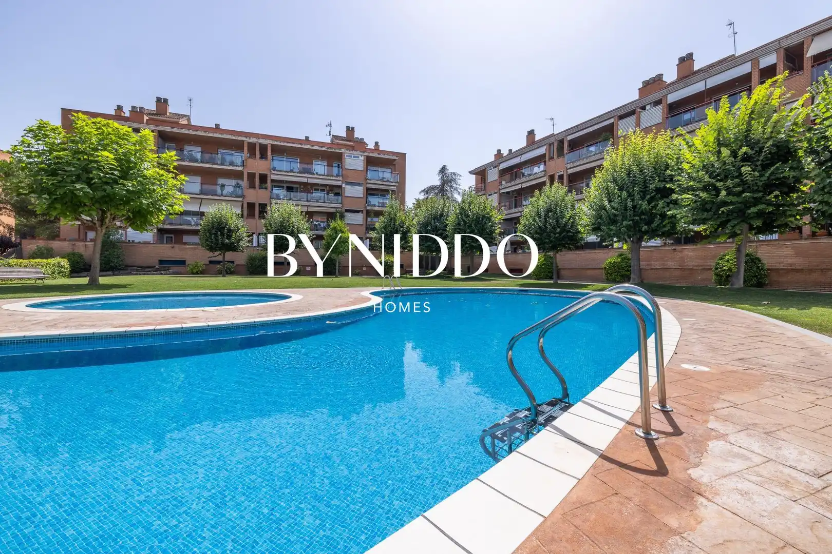 Piscina de Pis en venda en Sant Cugat del Vallès amb Aire condicionat, Calefacció i Parquet