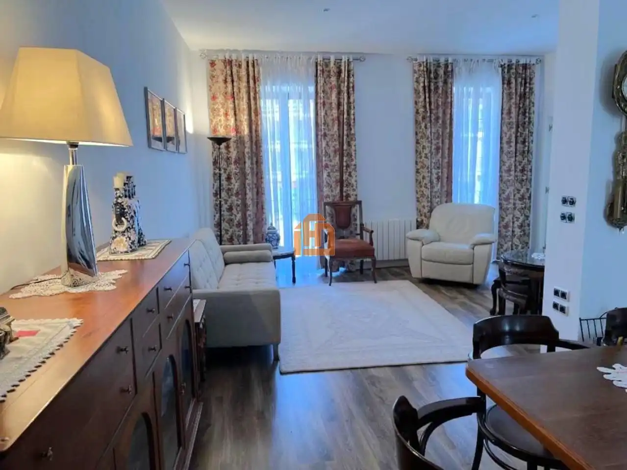 Sala d'estar de Casa o xalet en venda en La Robla  amb Calefacció, Terrassa i Traster