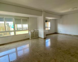 Sala d'estar de Pis de lloguer en Úbeda amb Aire condicionat, Calefacció i Balcó