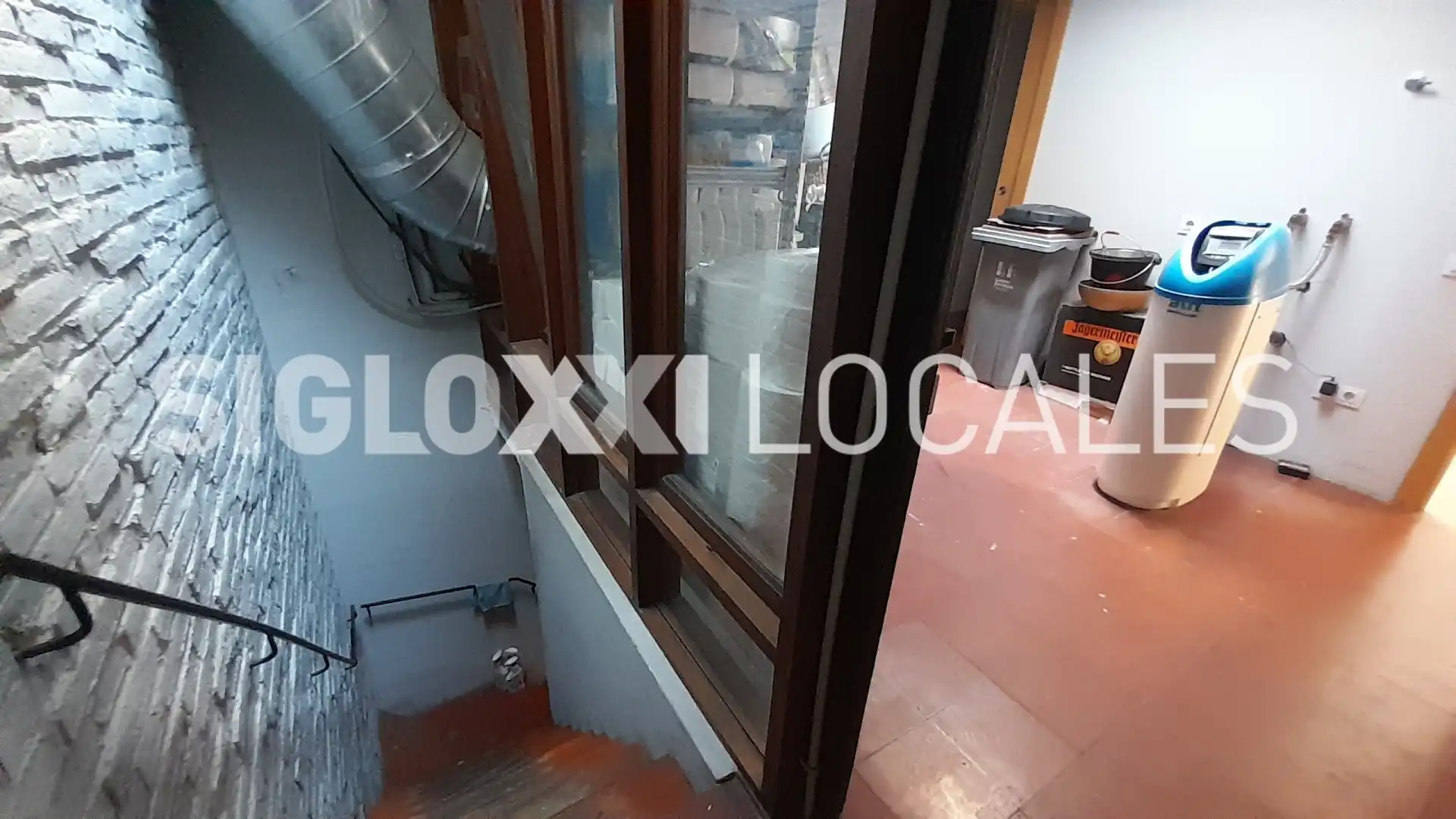 Local en traspaso en COMTE BORRELL , Sant Antoni