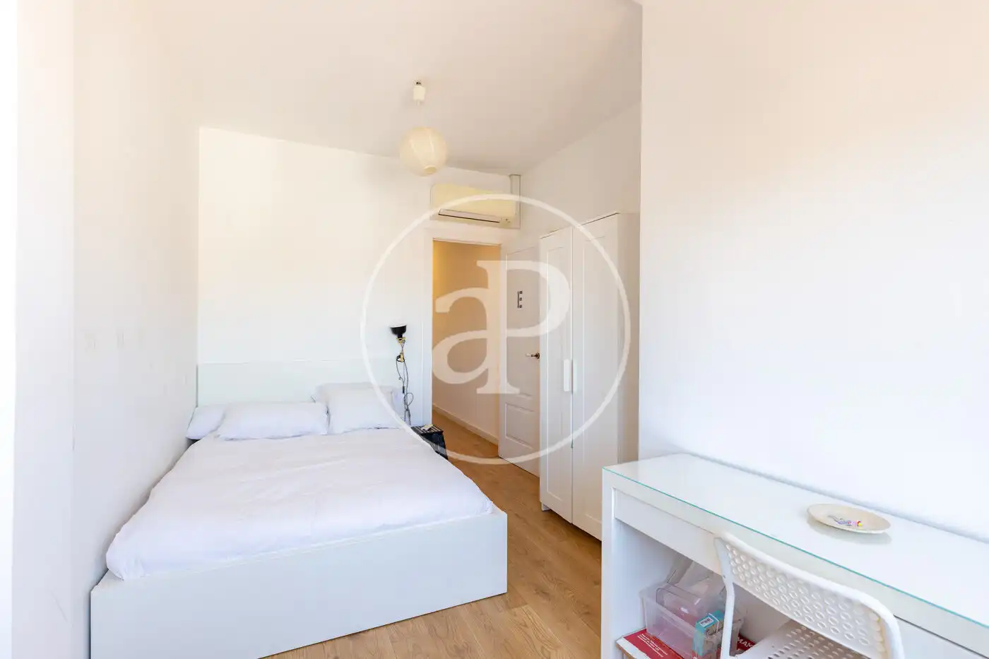 Bedroom of Attic for sale in Barcelona  with Air Conditioner, Heating and Terrace