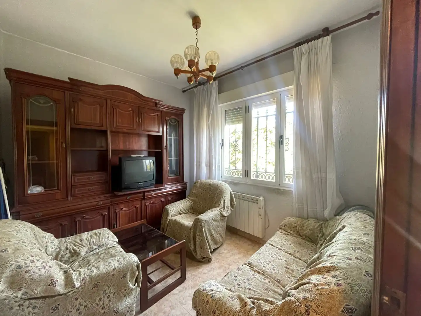 Sala de estar de Casa adosada en venta en Avilés con Calefacción