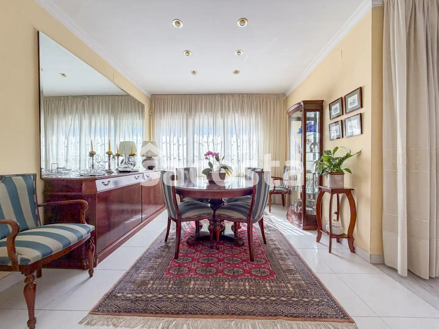 Comedor de Casa adosada en venta en Pineda de Mar con Aire acondicionado, Calefacción y Jardín privado