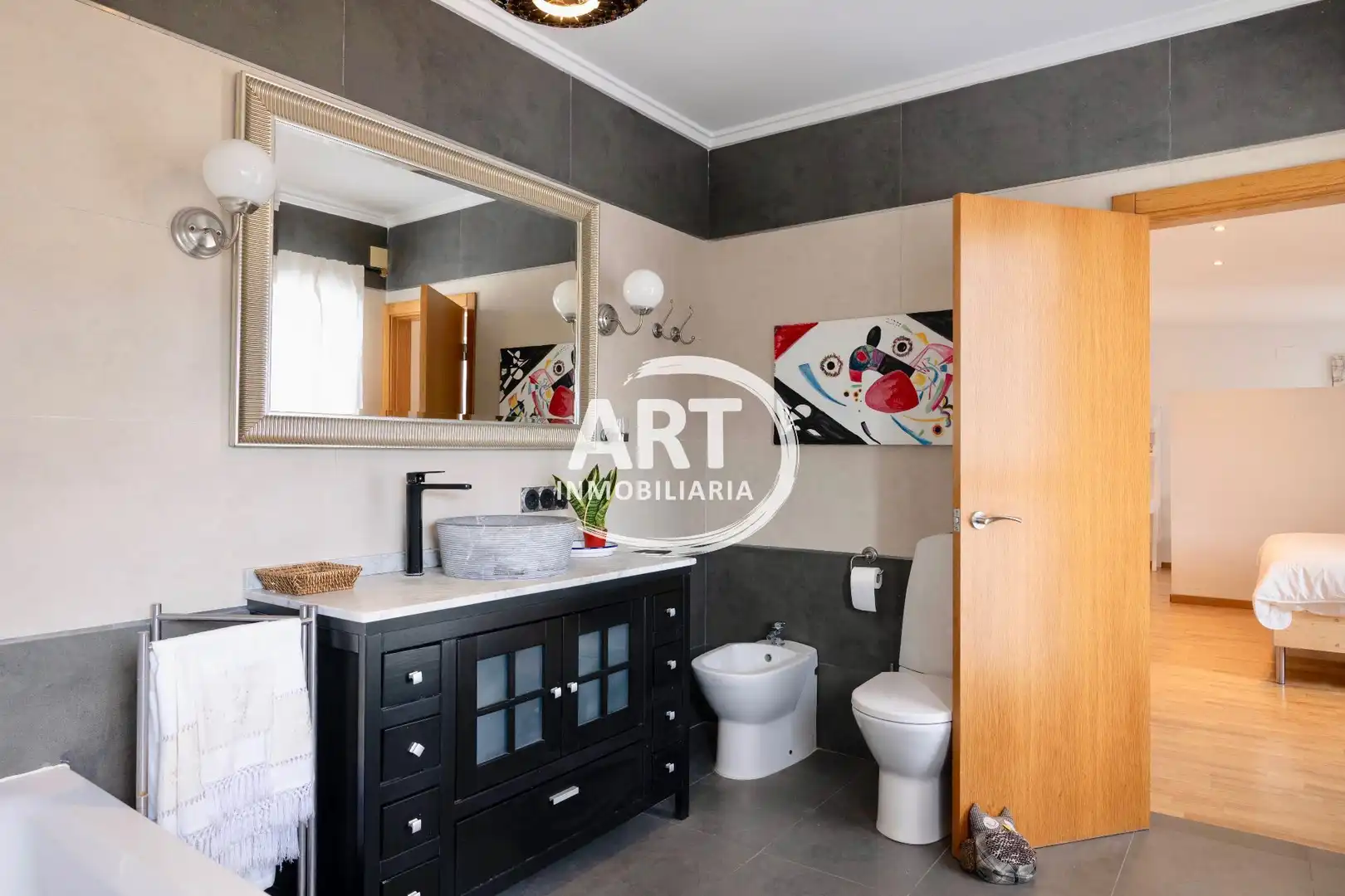 Bathroom of Houses for sale in L'Eliana  with Air Conditioner, Heating and Terrace