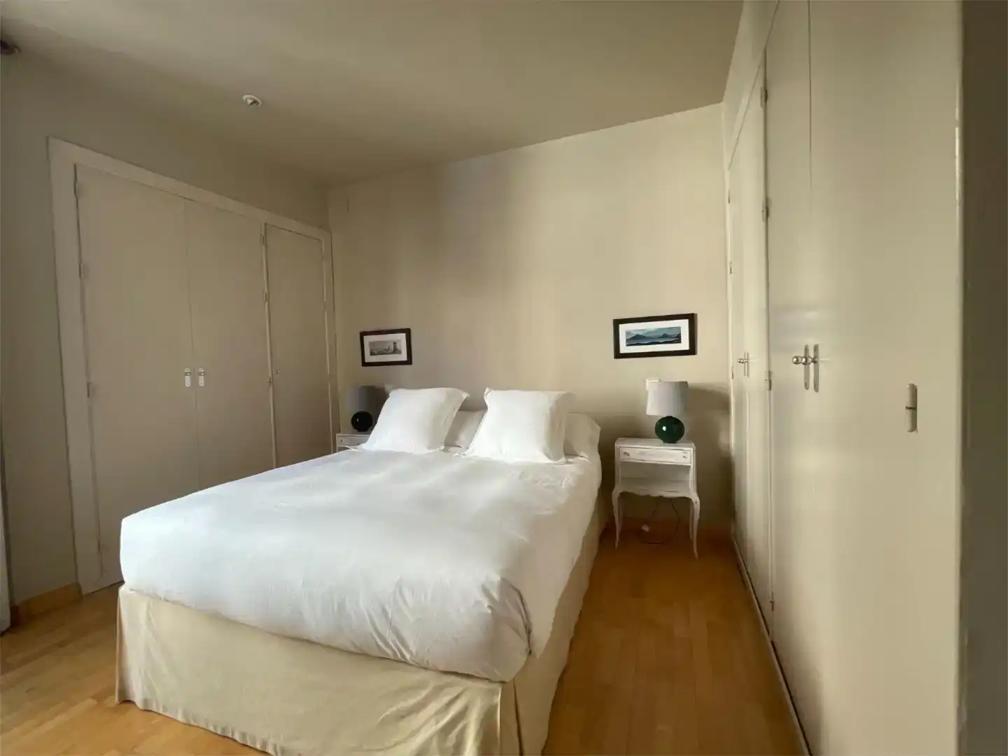 Schlafzimmer von Wohnungen zur Miete in  Madrid Capital mit Klimaanlage und Balkon