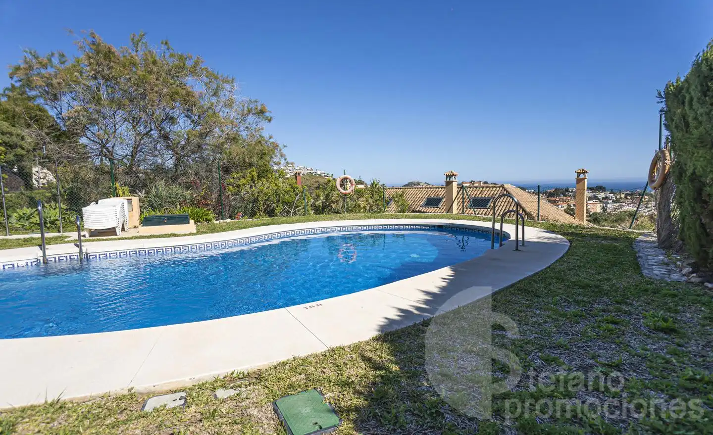 Piscina de Casa adosada en venda en Málaga amb Aire condicionat, Jardí privat i Terrassa