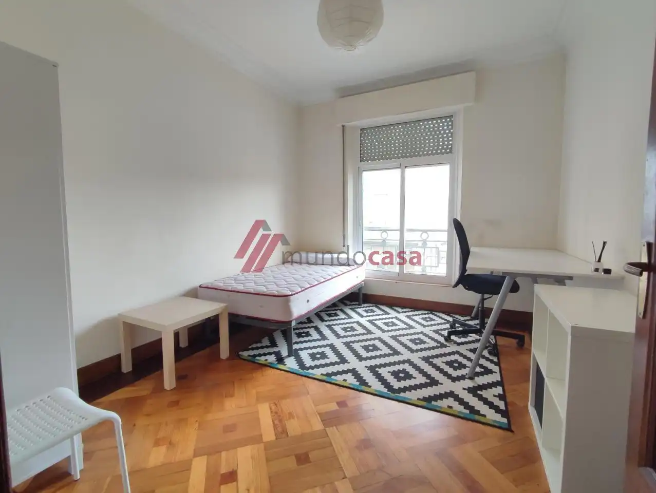 Habitación de Piso para compartir en Ferrol con Calefacción, Parquet y Amueblado