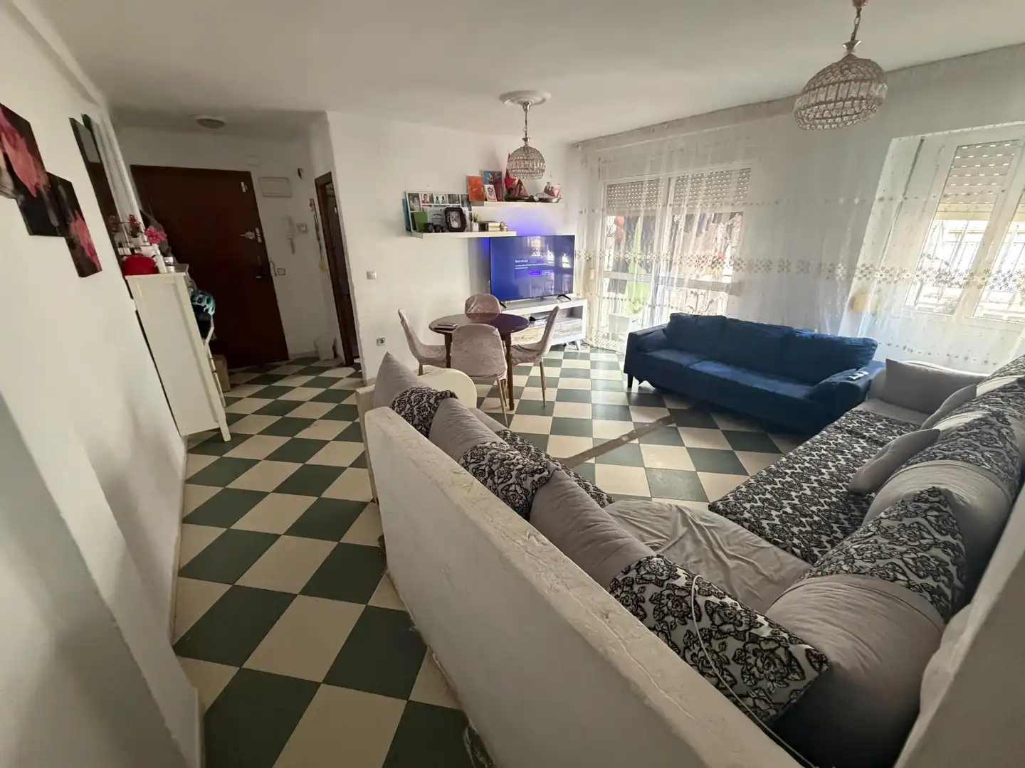 Sala d'estar de Pis en venda en San Juan de Aznalfarache amb Aire condicionat