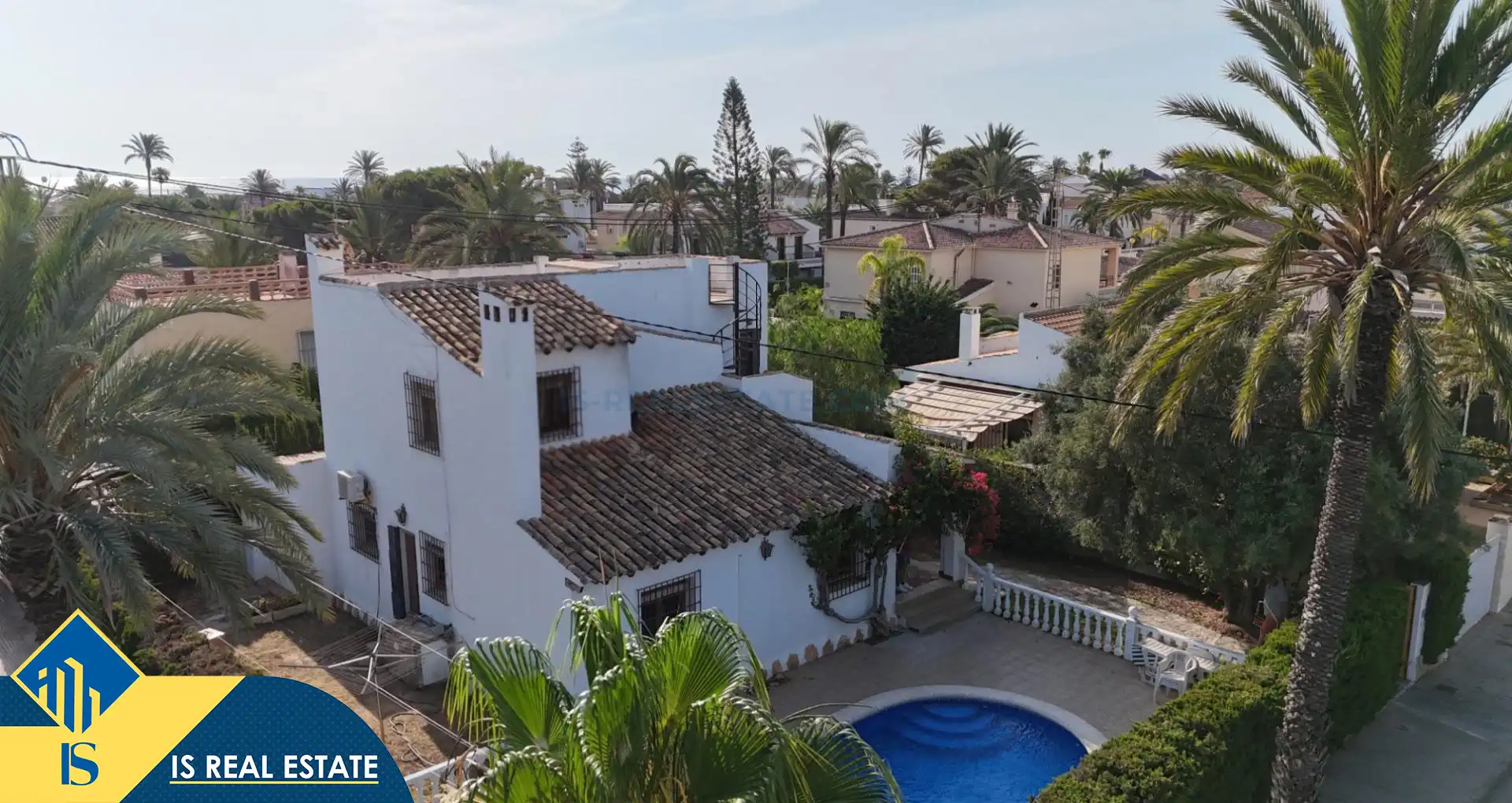Chalet con piscina en venta en Orihuela Costa