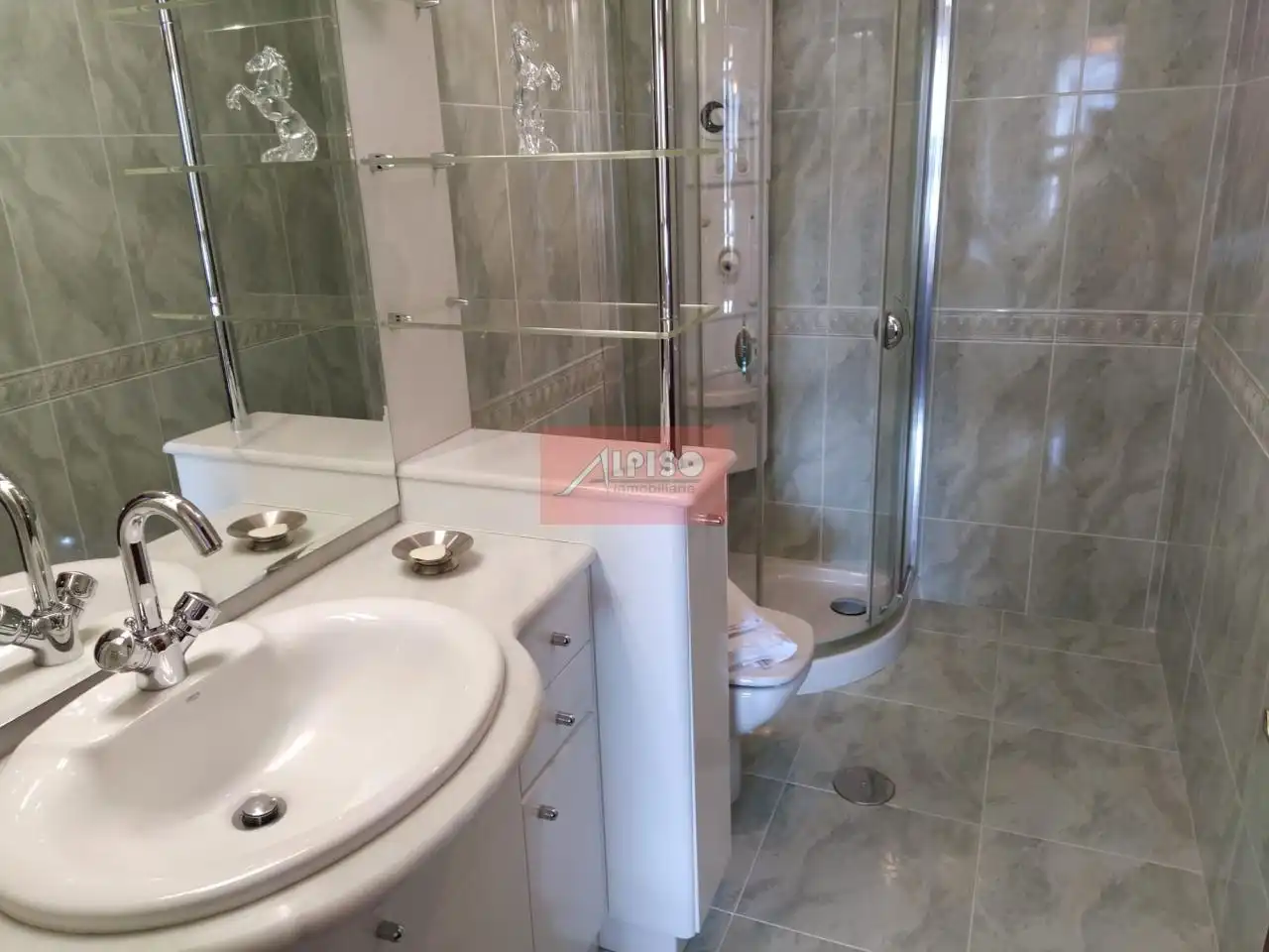 Bathroom of Flat for rent in Ourense Capital   with Heating, Parquet flooring and Furnished