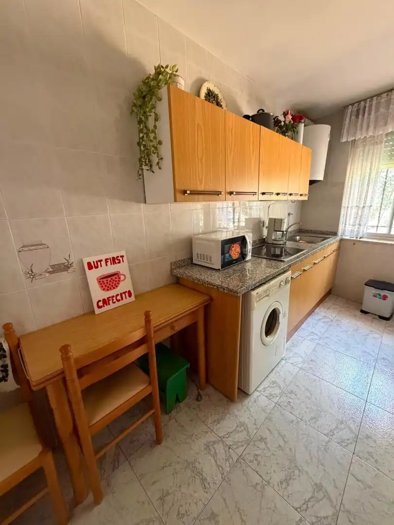 Cuina de Casa adosada en venda en Villamañán amb Calefacció i Moblat