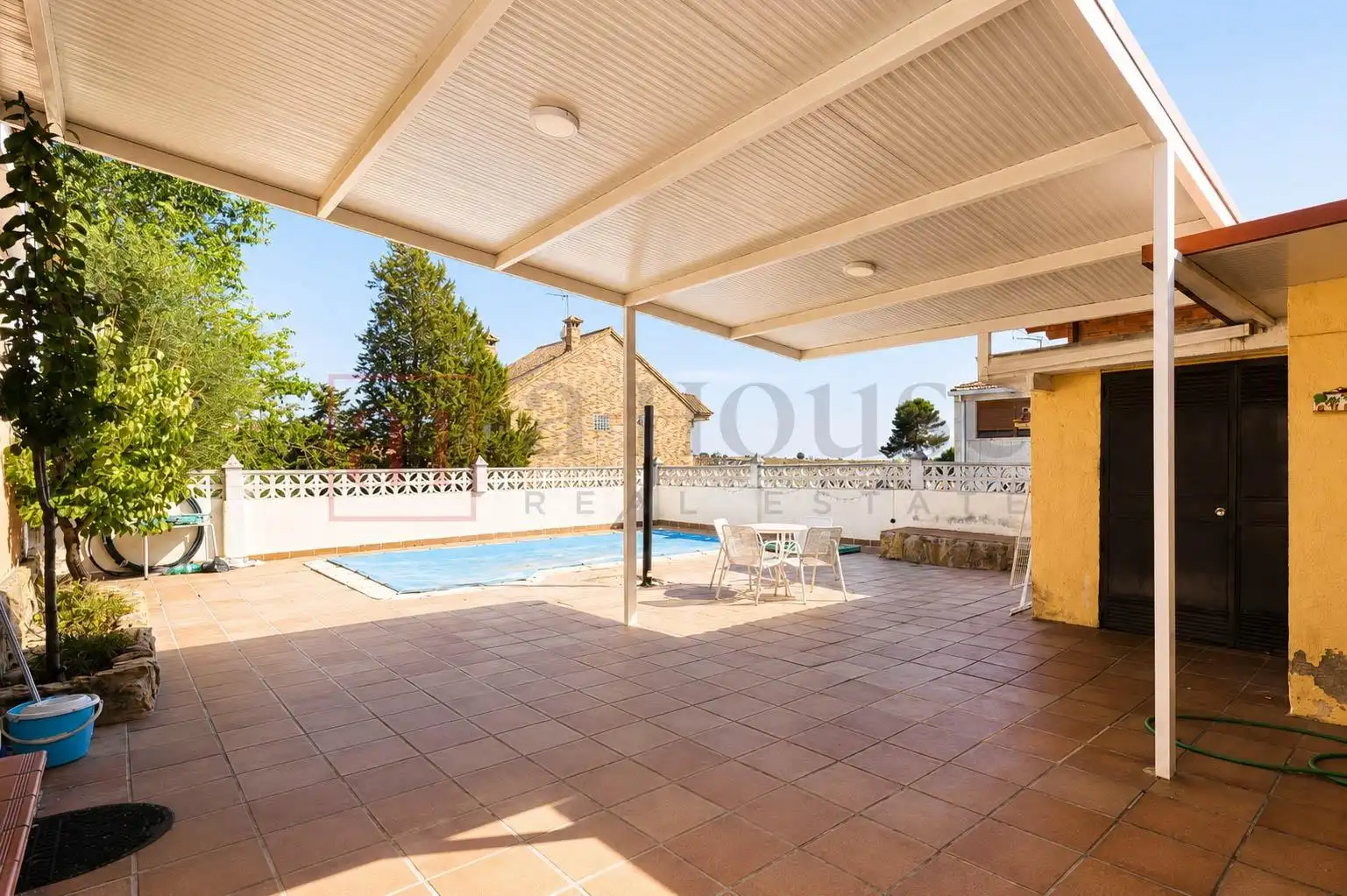 Swimming pool of Houses for sale in Móstoles  with Air Conditioner, Heating and Private garden