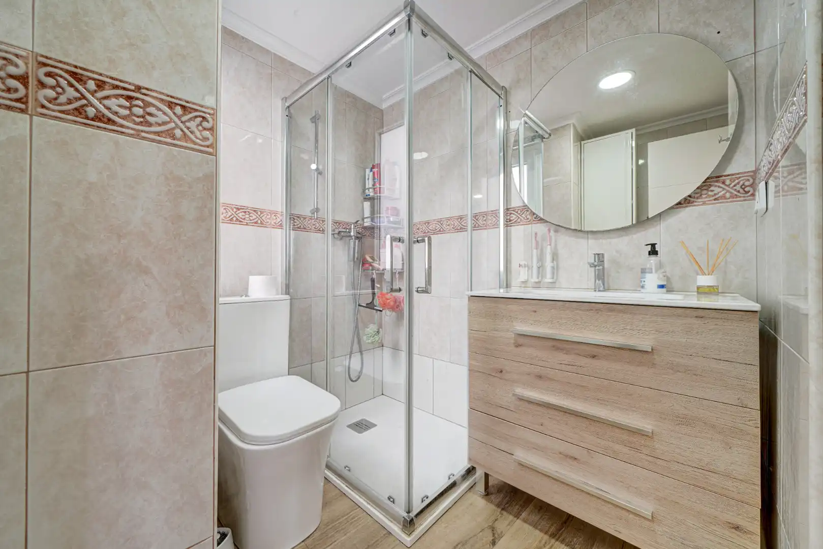 Baño de Piso en venta en Paterna con Aire acondicionado, Parquet y Horno