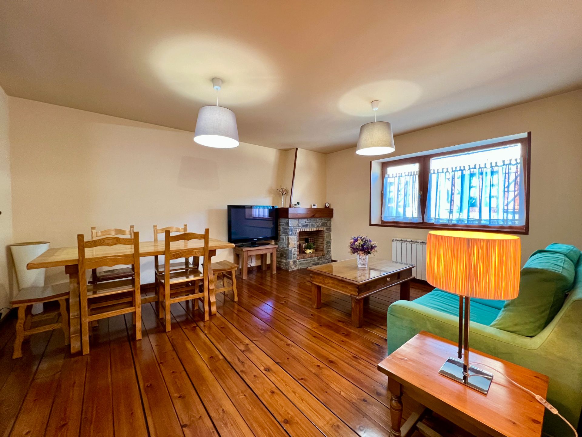 Living room of Flat for sale in Vielha e Mijaran  with Air Conditioner, Heating and Parquet flooring