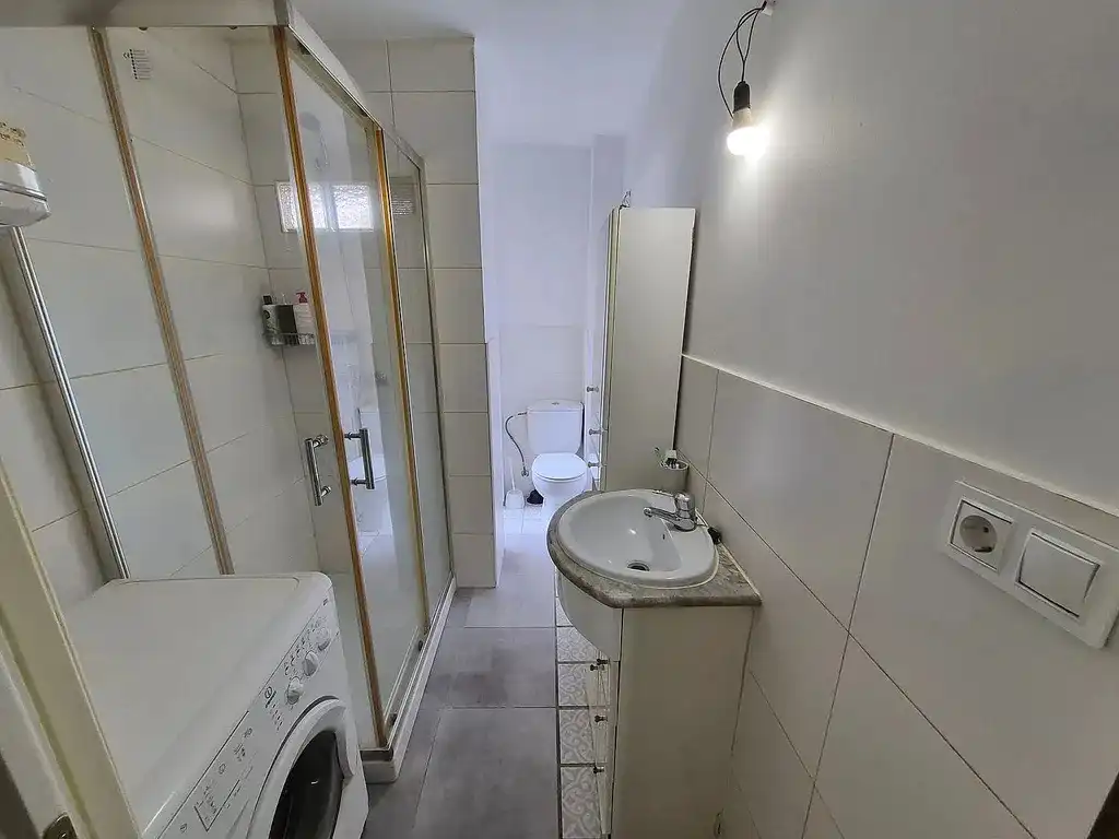 Badezimmer von Erdgeschoss zum Verkauf in San Lorenzo de El Escorial mit Möbliert