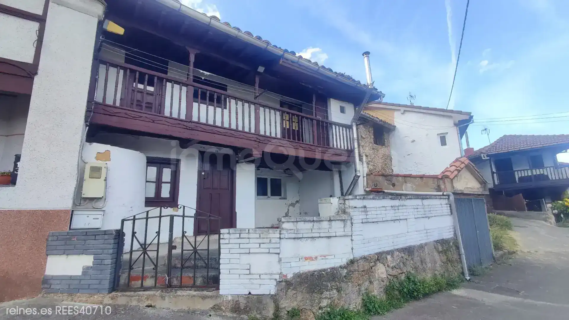 Vista exterior de Casa adosada en venta en Morcín con Calefacción, Terraza y Amueblado