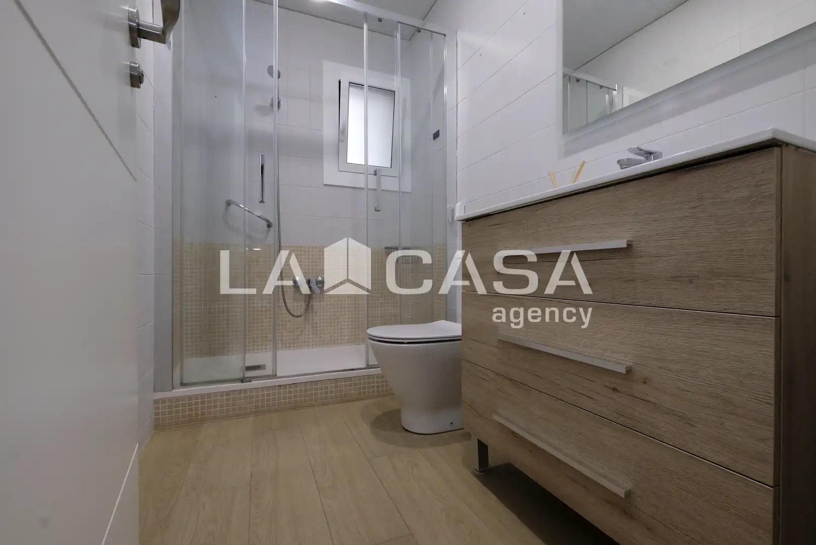 Baño de Ático en venta en Barcelona con Terraza y Balcón