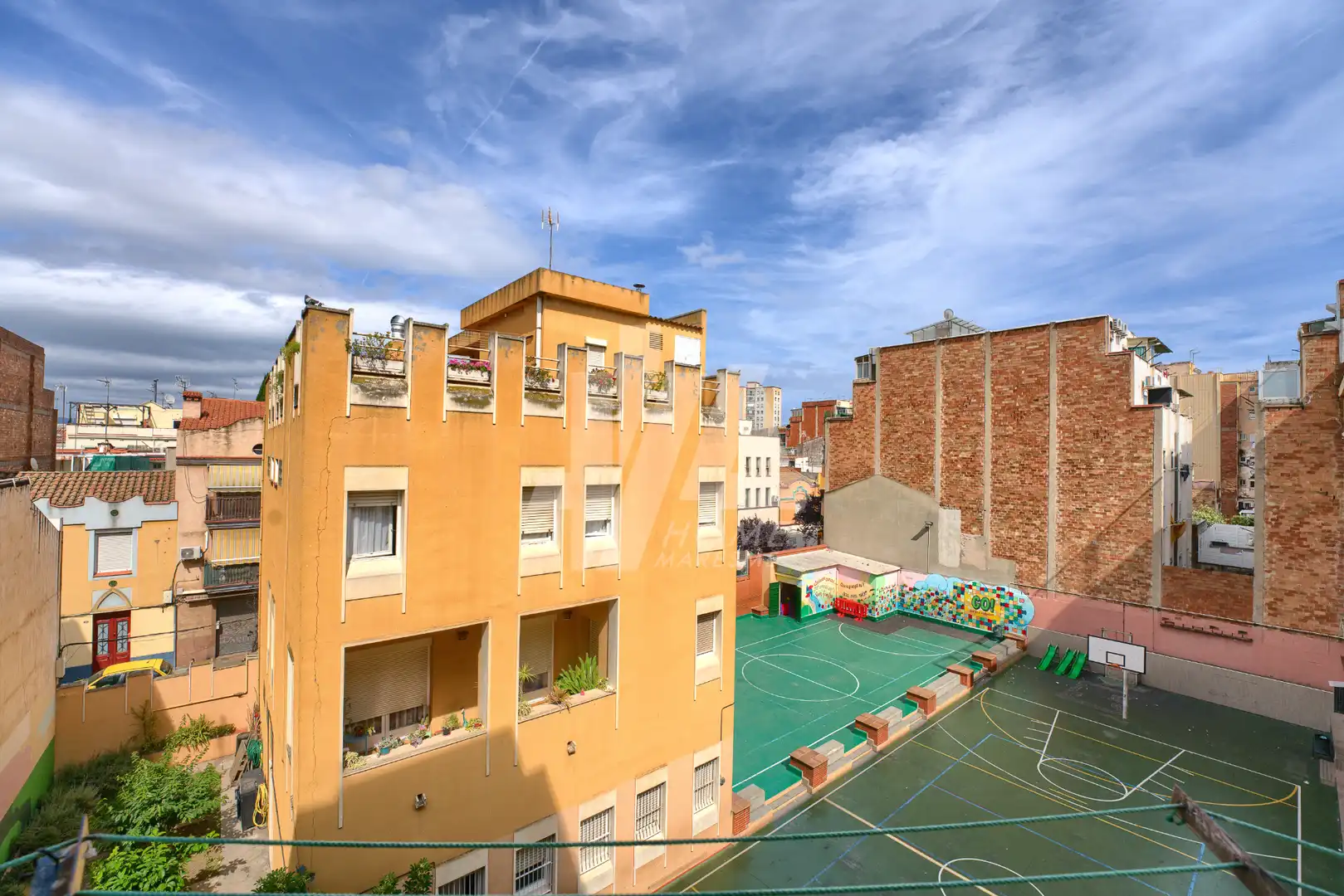 Vista exterior de Pis en venda en Badalona amb Aire condicionat, Calefacció i Terrassa