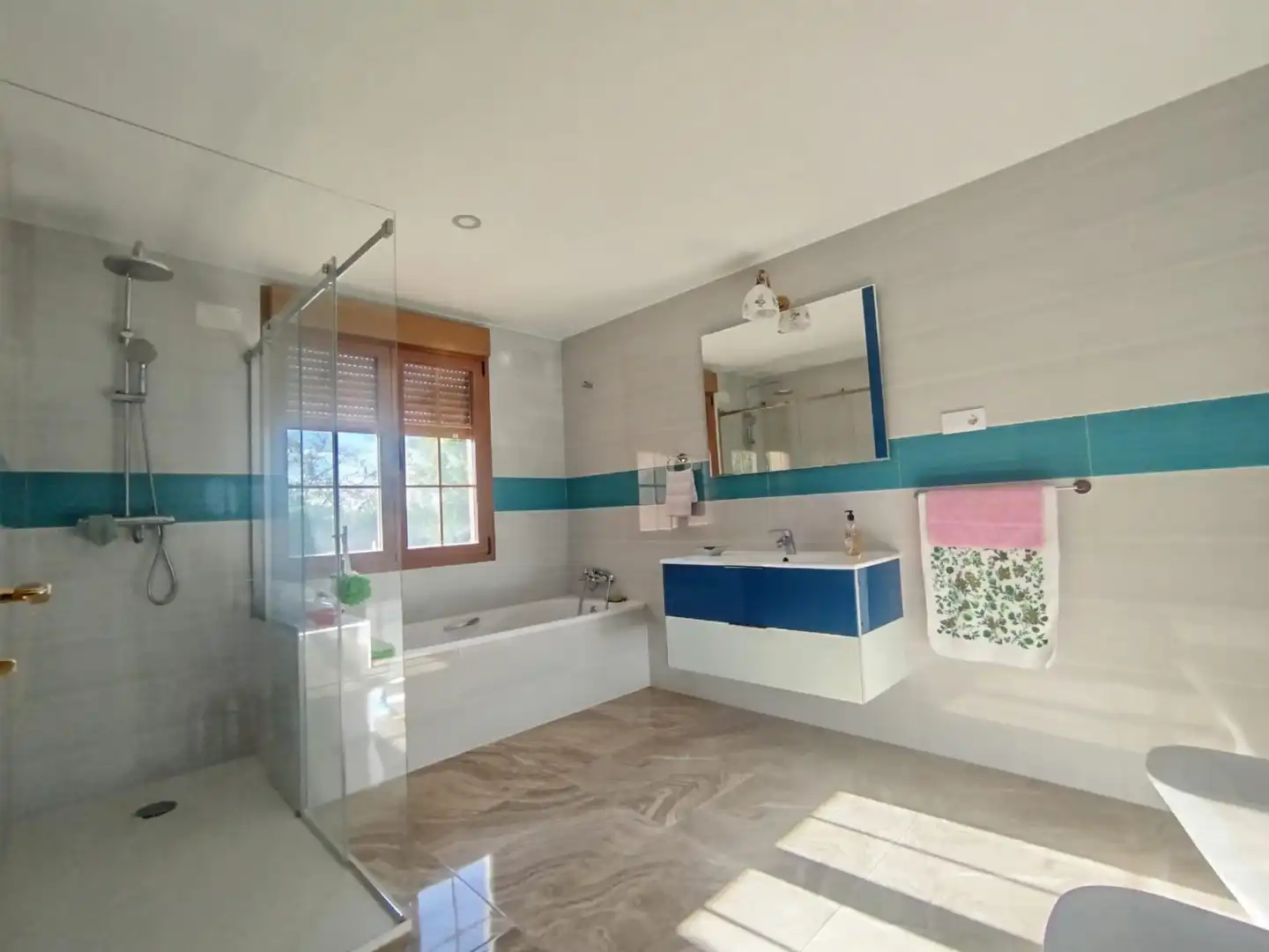 Bathroom of Houses for sale in El Escorial  with Heating and Swimming Pool