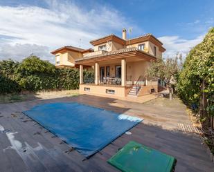 Vista exterior de Casa o xalet en venda en Las Gabias amb Calefacció, Jardí privat i Piscina