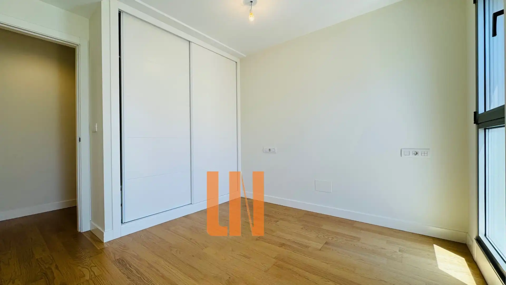 Schlafzimmer von Wohnung zur Miete in A Coruña Capital  mit Heizung, Parkett und Terrasse