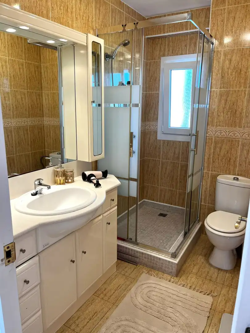 Bathroom of Apartments for rent in Torrevieja  with Air Conditioner, Private garden and Terrace