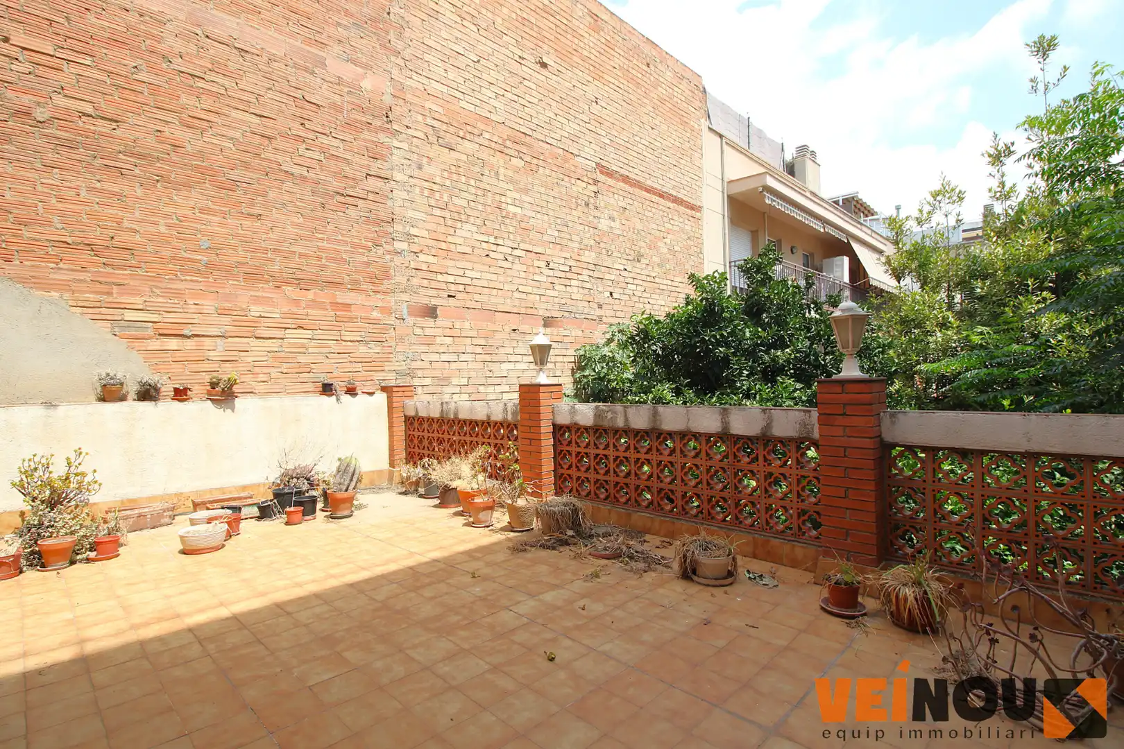 Jardín de Casa adosada en venta en Cornellà de Llobregat con Terraza y Balcón