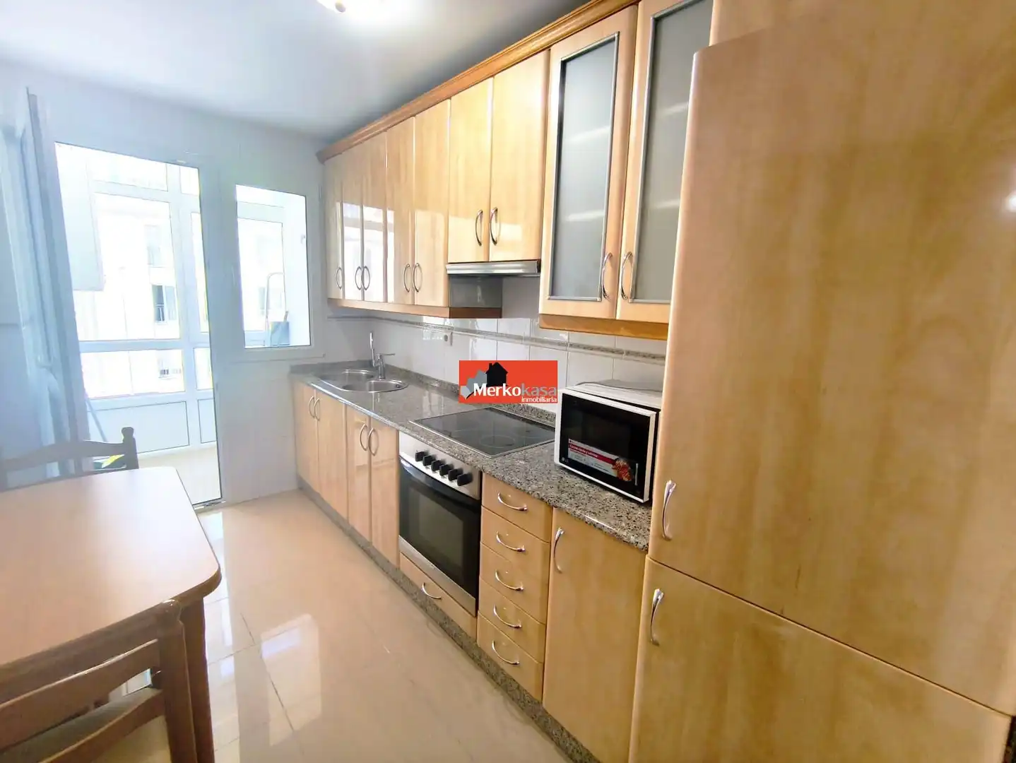Cuina de Apartament de lloguer en Lugo amb Calefacció i Moblat