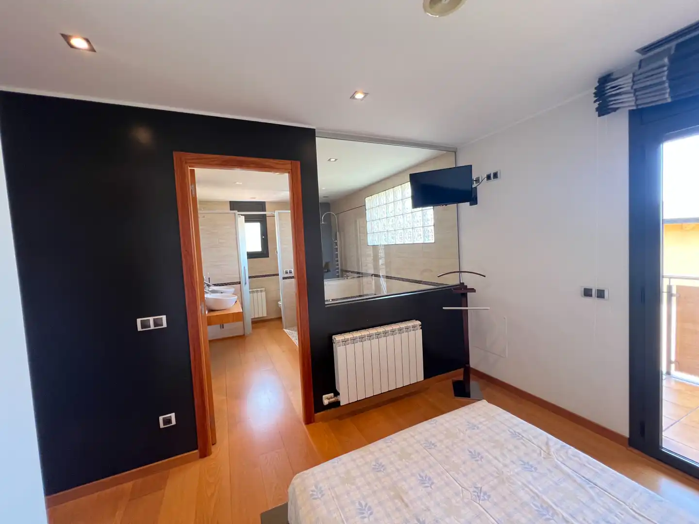 Dormitori de Casa o xalet en venda en La Roca del Vallès amb Aire condicionat, Calefacció i Jardí privat