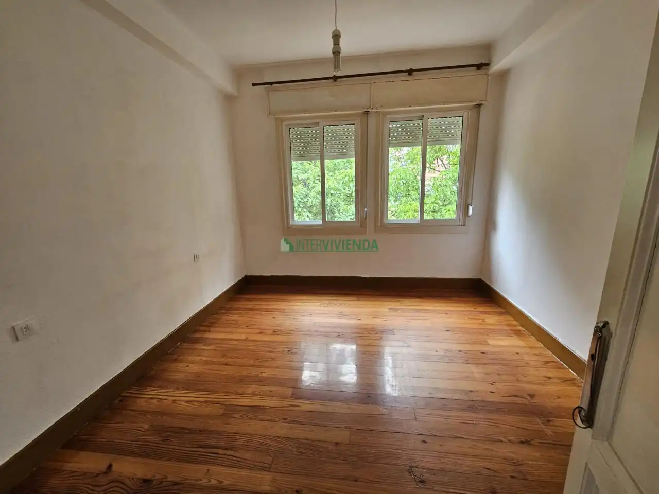 Dormitori de Casa o xalet en venda en Vigo  amb Calefacció, Jardí privat i Parquet