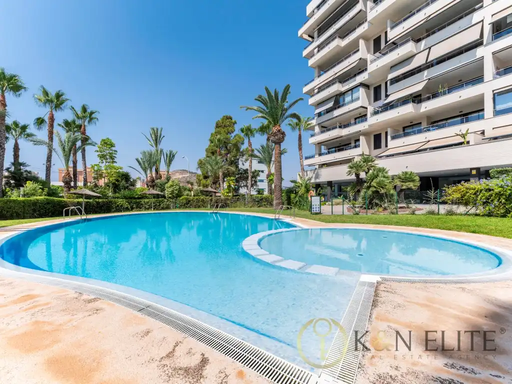 Vista exterior de Ático en venta en Alicante / Alacant con Aire acondicionado, Jardín privado y Terraza