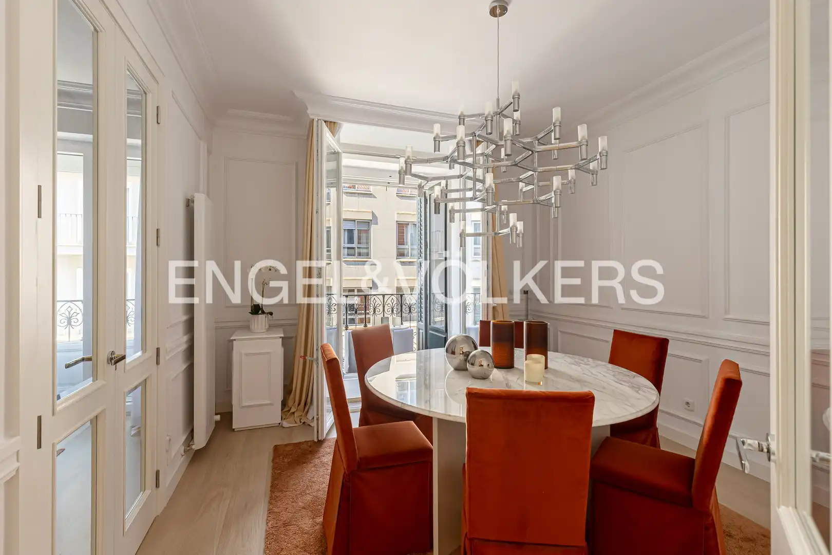 Comedor de Piso en venta en Madrid con Calefacción, Trastero y Amueblado