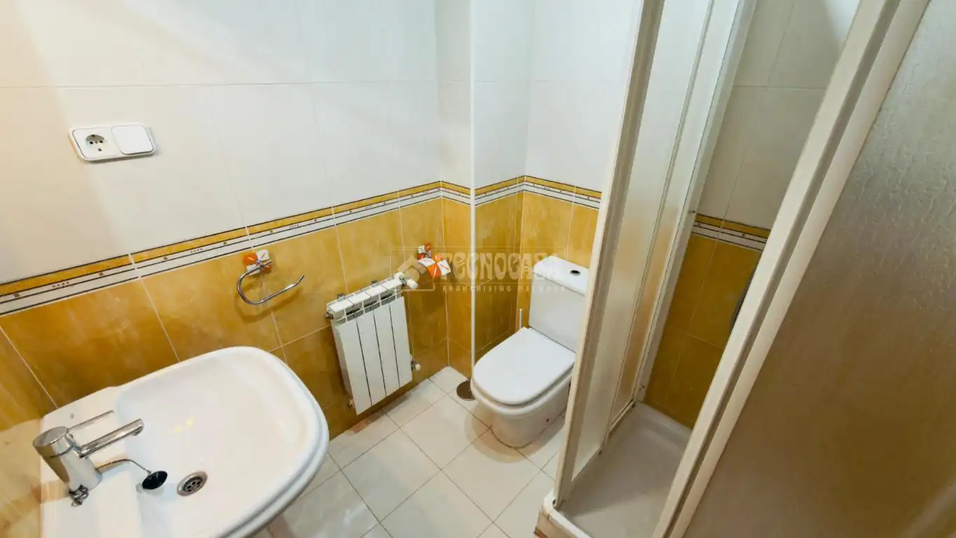 Bathroom of Detached homes for sale in Alameda de la Sagra