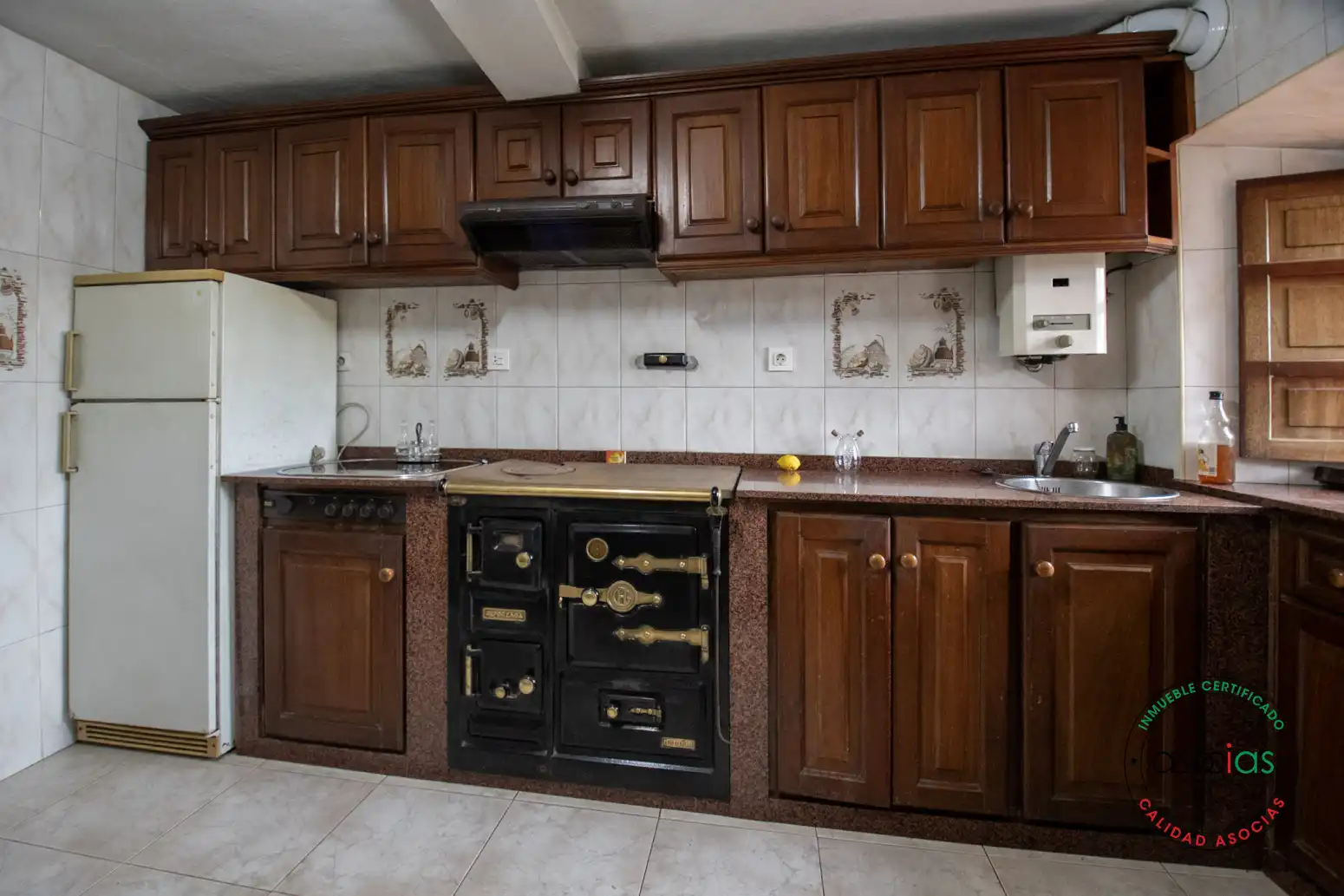 Cuina de Casa adosada en venda en Villaviciosa amb Calefacció