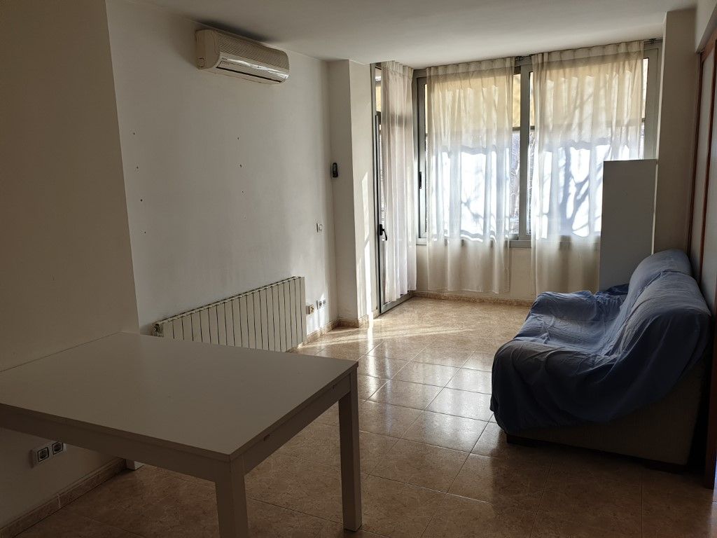 Bedroom of Flat for sale in Girona Capital  with Air Conditioner and Balcony