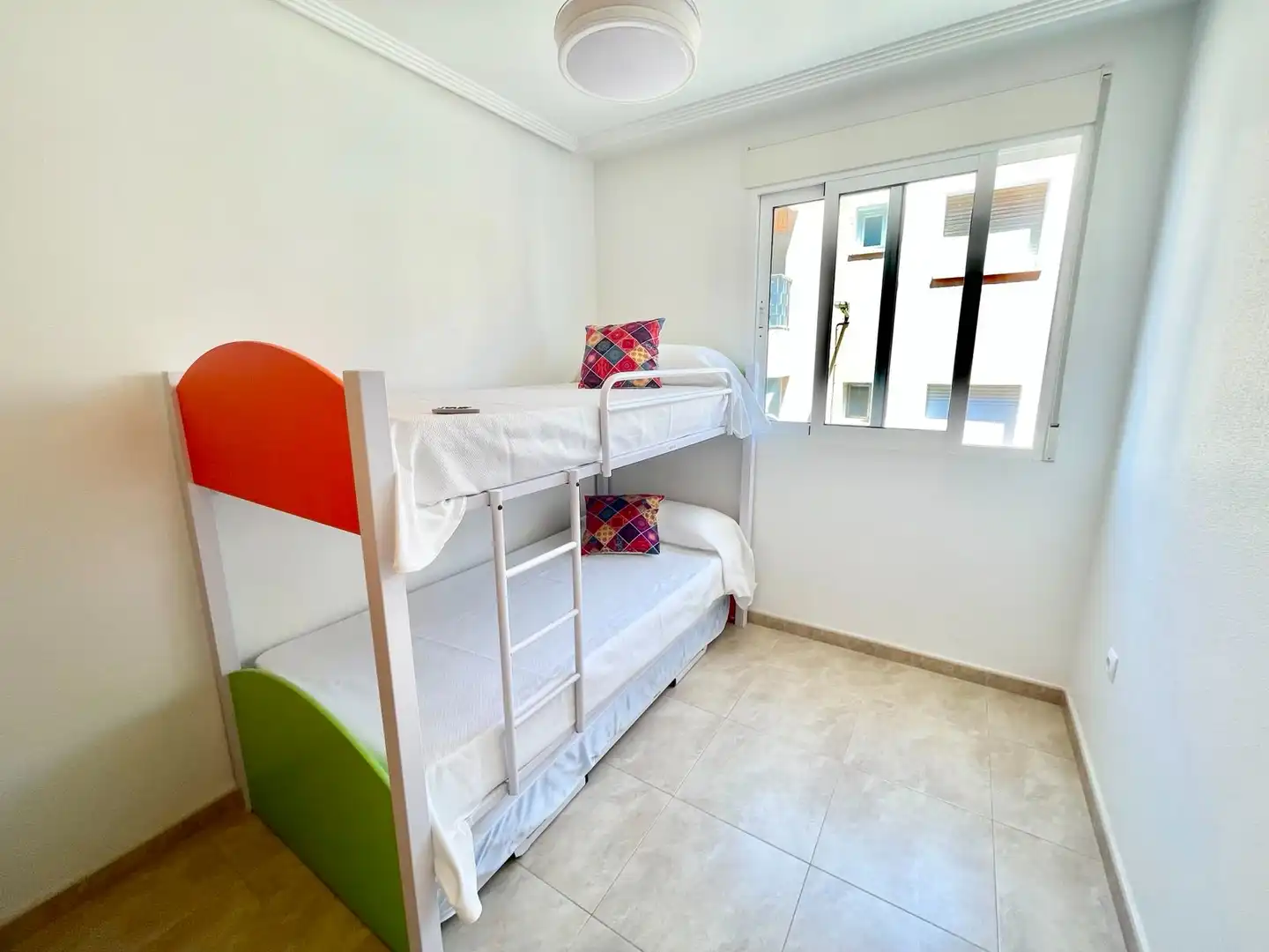 Dormitori de Apartament de lloguer en Los Alcázares amb Aire condicionat, Moblat i Rentadora