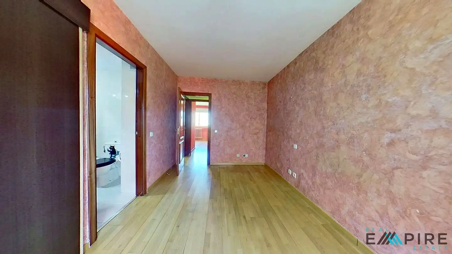 Habitación de Piso en venta en Madrid con Calefacción, Trastero y Piscina