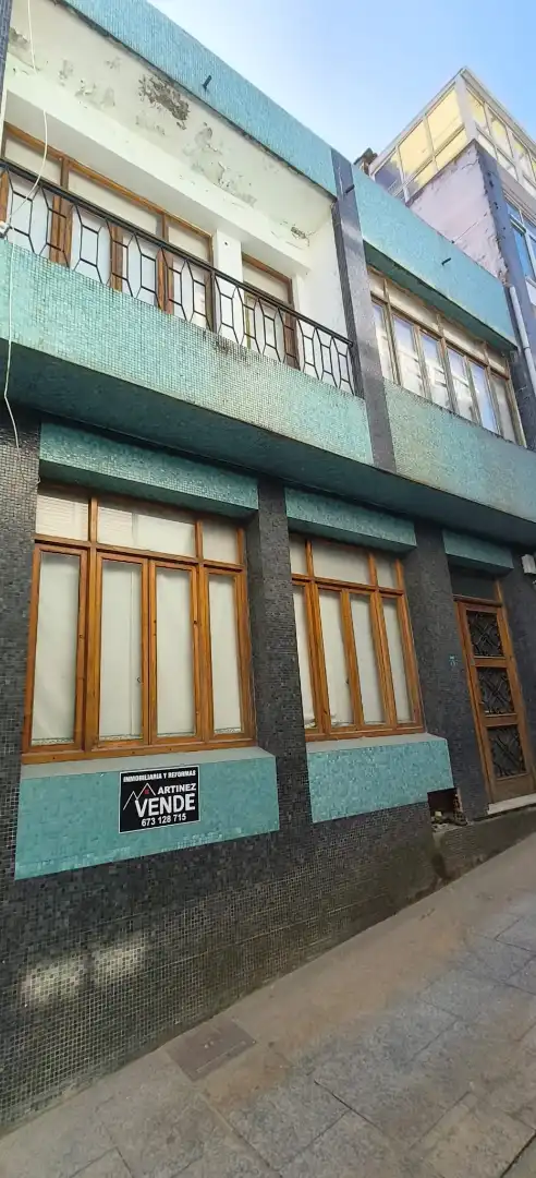Vista exterior de Casa adosada en venda en Cedeira amb Parquet, Terrassa i Balcó