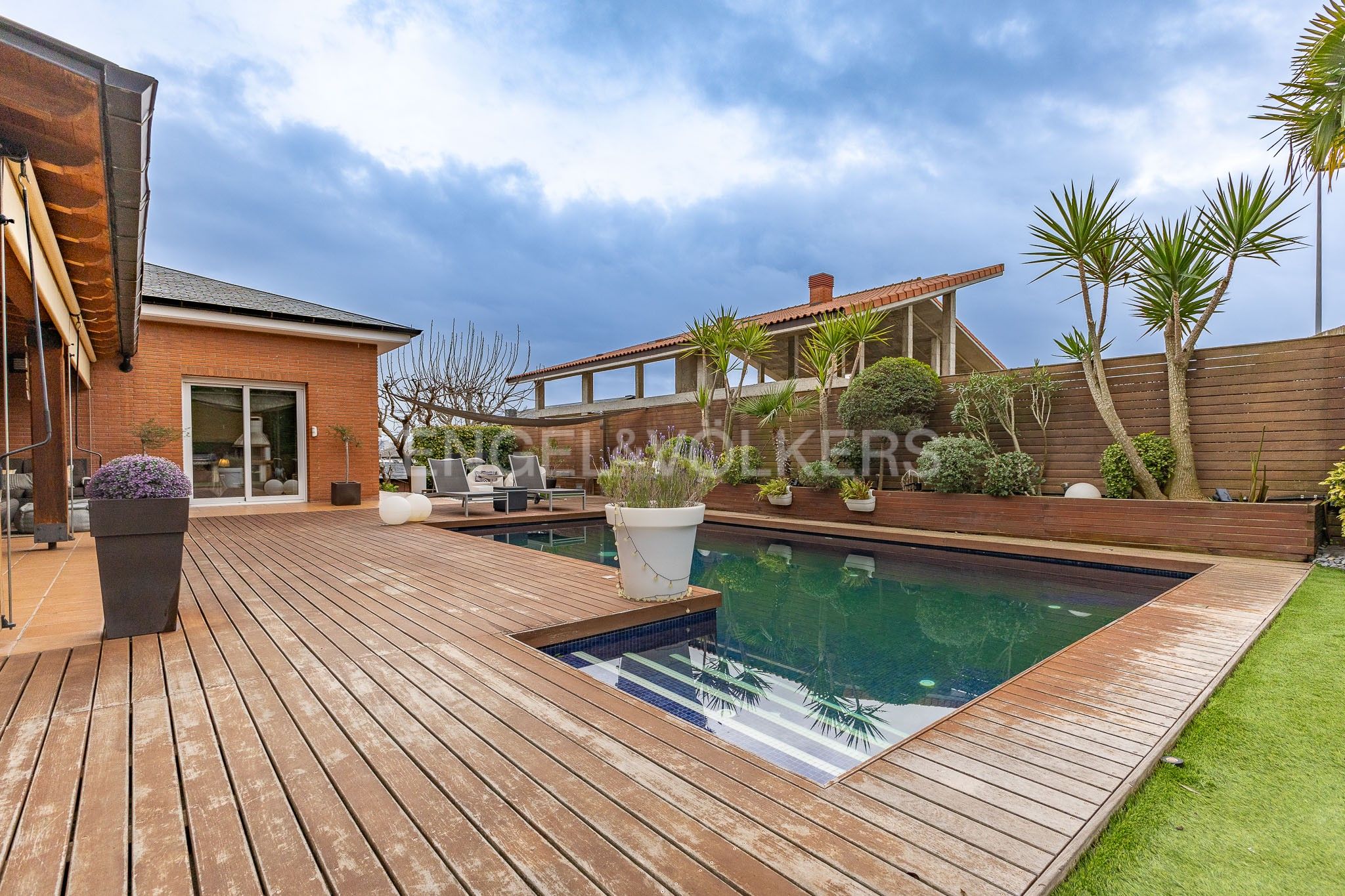 Exterior view of House or chalet for sale in Sant Quirze del Vallès  with Air Conditioner, Heating and Private garden