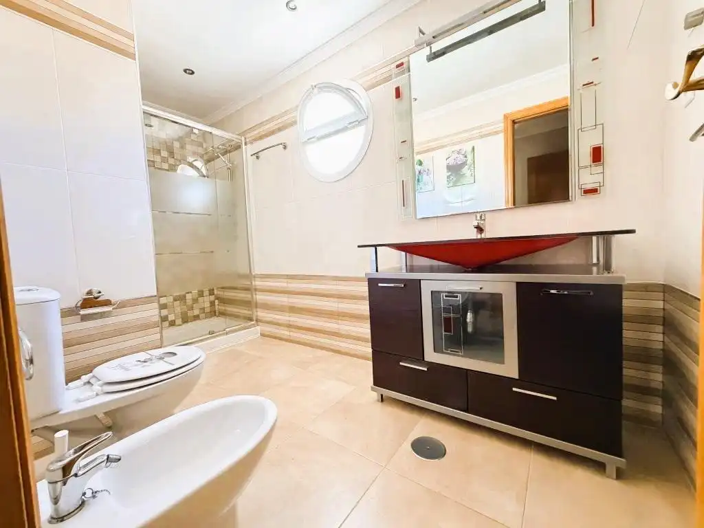 Bathroom of Detached homes for sale in Málaga  with Air Conditioner, Private garden and Terrace