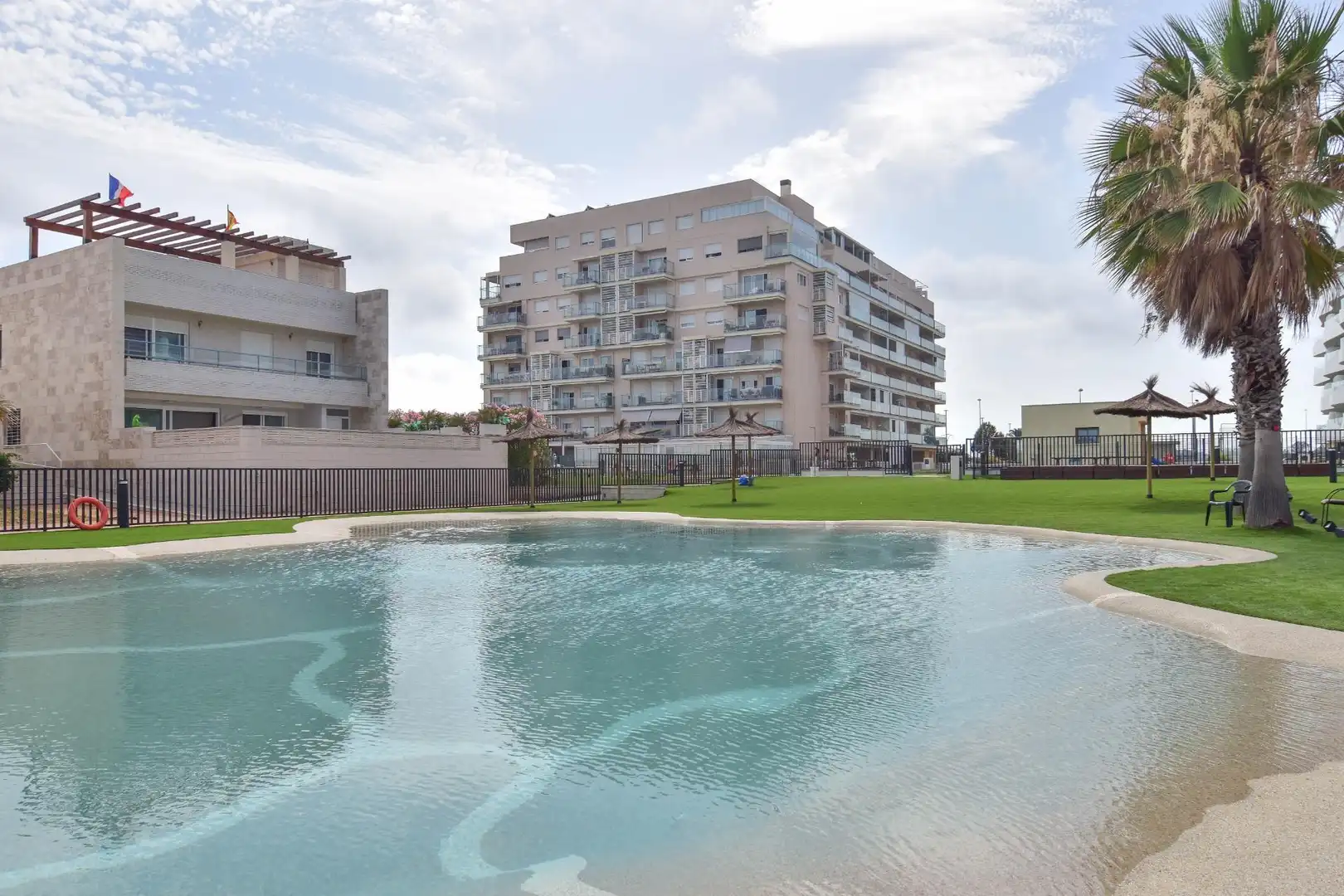 Piscina de Apartament de lloguer en El Puig de Santa Maria amb Aire condicionat, Calefacció i Jardí privat